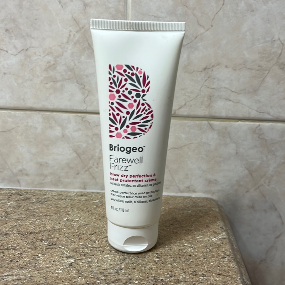 Briogeo Farewell Frizz blow dry and heat protectant crème